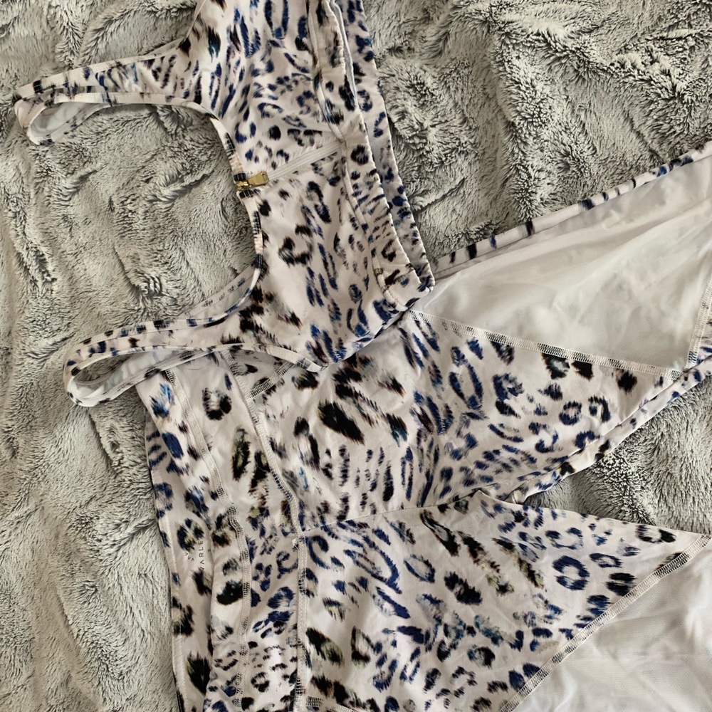 Varley snow leopard set size small